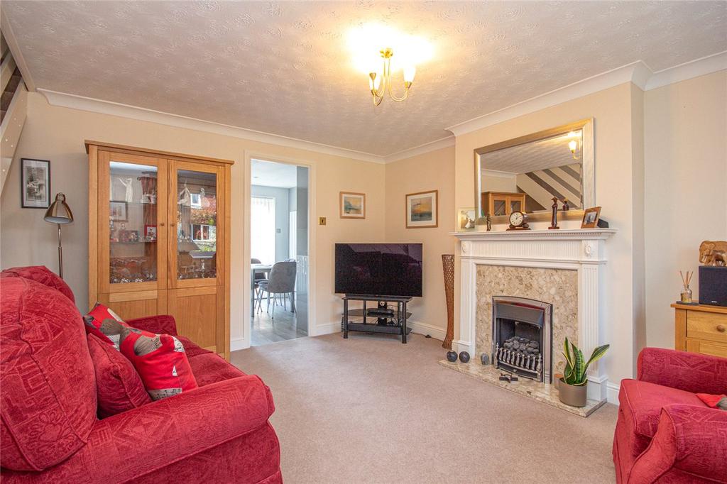 Wellington Drive, Welwyn Garden City... 3 bed end of terrace house £