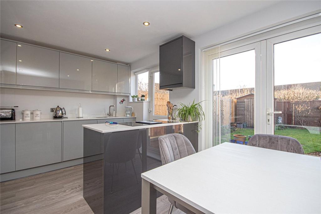 Wellington Drive, Welwyn Garden City... 3 bed end of terrace house £