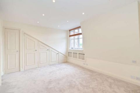 Flat D, 7 Bina Gardens, London, SW5 0LD