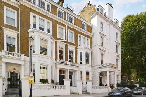 Flat D, 7 Bina Gardens, London, SW5 0LD