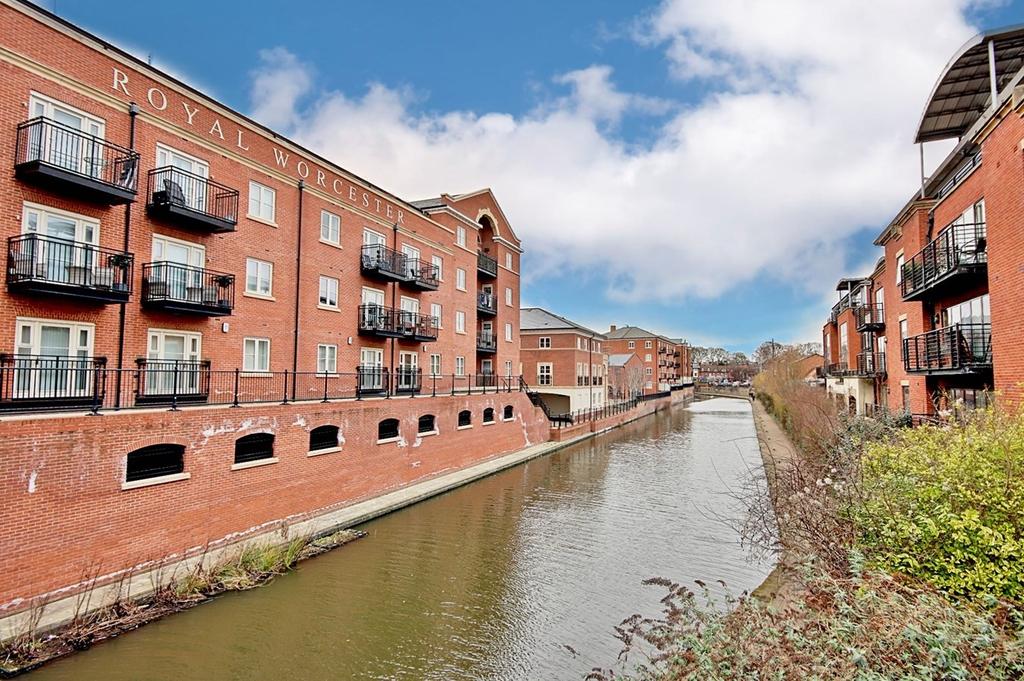 Mill Street, Diglis, Worcester, WR1 2 bed apartment £220,000