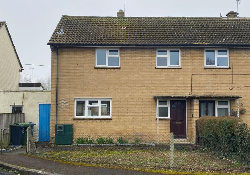 27 Pound Close, Lyneham, Chippenham... 3 bed semidetached house £100,000