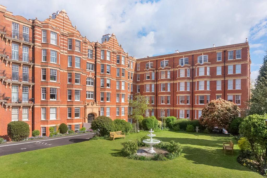 Kenilworth Court, West Putney... 4 bed flat £4,100 pcm (£946 pw)