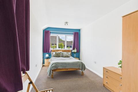 1 bedroom in a house share to rent, Howlett Drive - UBL