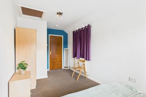 1 bedroom in a house share to rent, Howlett Drive - UBL