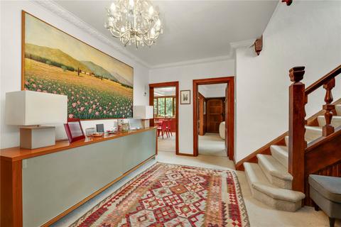 5 bedroom detached house to rent, Silverdale Avenue, Walton-on-Thames, Surrey, KT12