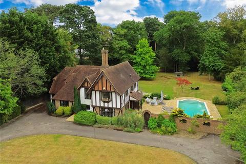 5 bedroom detached house to rent, Silverdale Avenue, Walton-on-Thames, Surrey, KT12