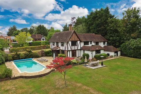 5 bedroom detached house to rent, Silverdale Avenue, Walton-on-Thames, Surrey, KT12