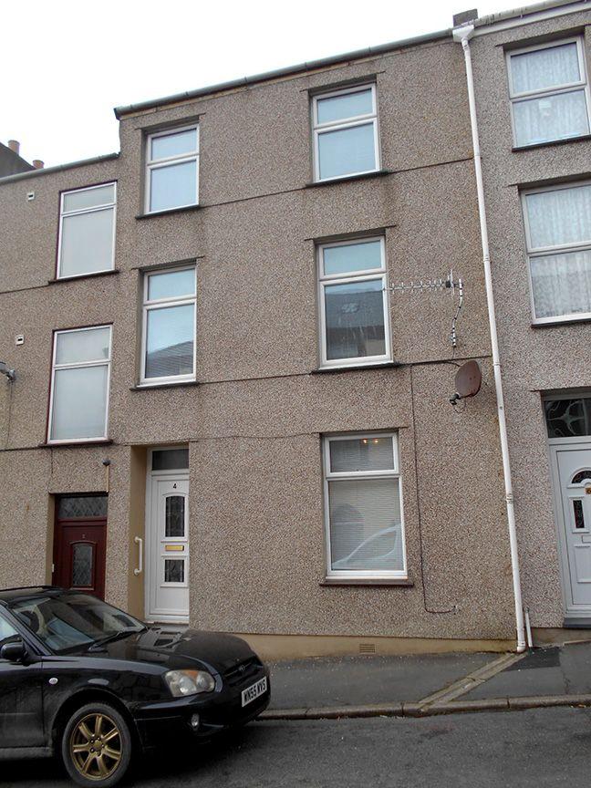 Thomas Street, Caernarfon 4 bed terraced house £875 pcm (£202 pw)