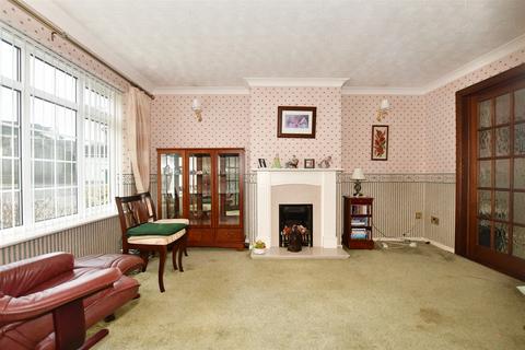 4 Adam Close, Coxheath, Maidstone, ME17 4QU
