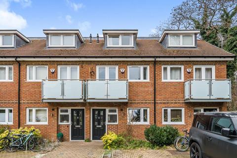 3 Renshaw Close, London, SE6 4BB