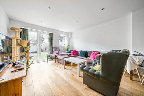 3 Renshaw Close, London, SE6 4BB