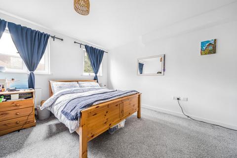 3 Renshaw Close, London, SE6 4BB