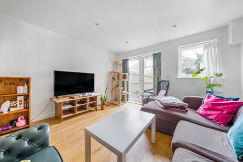 3 Renshaw Close, London, SE6 4BB