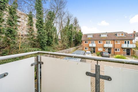3 Renshaw Close, London, SE6 4BB
