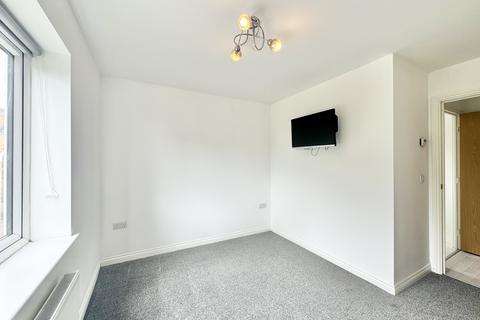 2 bedroom flat to rent, Holly Way, Killingbeck
