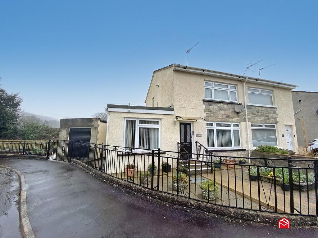 Redlands Close, Pencoed, Bridgend... 2 bed semidetached house £200,000