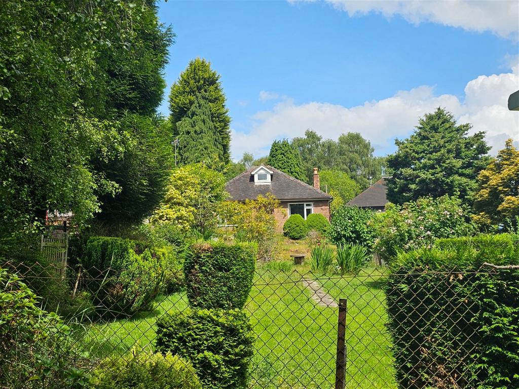 Kingsley Wood Road, Rugeley, WS15 2UG 3 bed detached bungalow £499,950