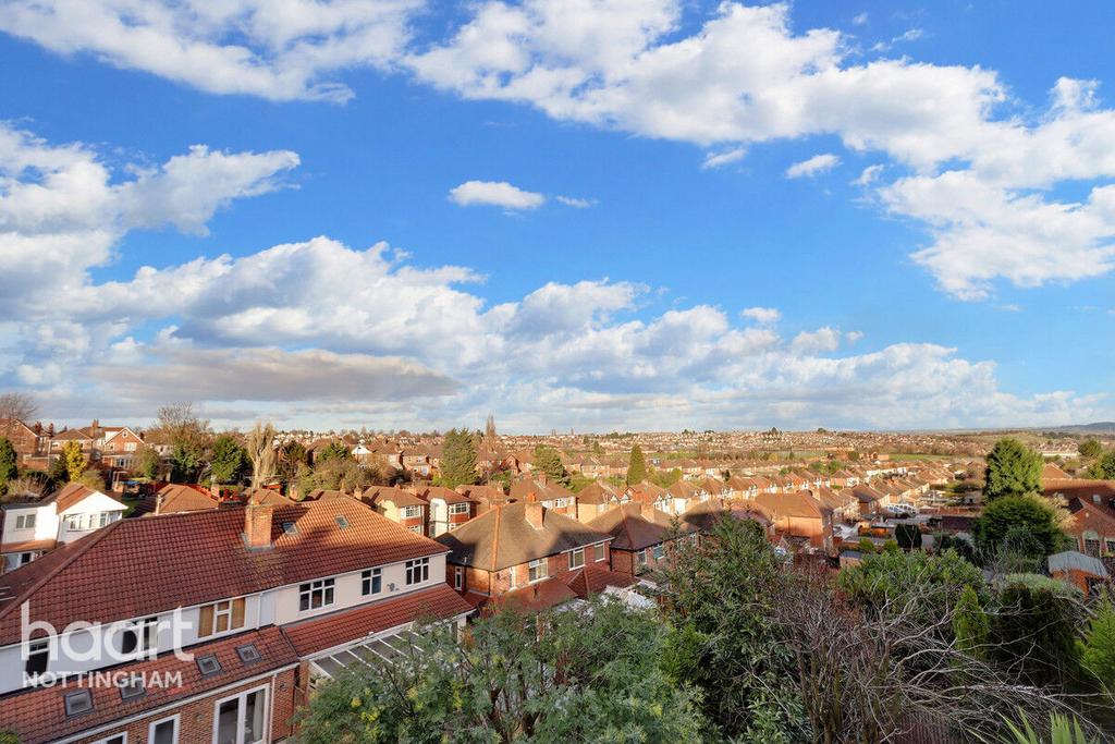 Hillview Road, Carlton 3 bed detached house for sale £250,000