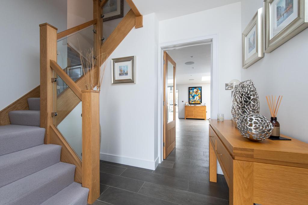 Eton Road, StratforduponAvon, Warwickshire, CV37 4 bed detached house