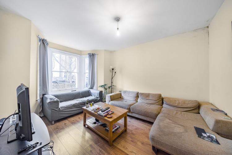 Simpson Street London SW11 6 bed house £5,000 pcm (£1,154 pw)