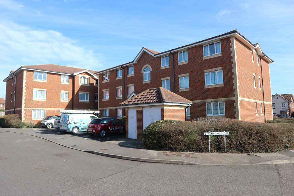 Broad Oak Close, Eastbourne BN23 2 bed flat £925 pcm (£213 pw)