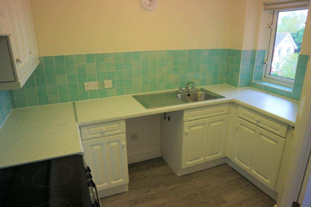 Broad Oak Close, Eastbourne BN23 2 bed flat £925 pcm (£213 pw)