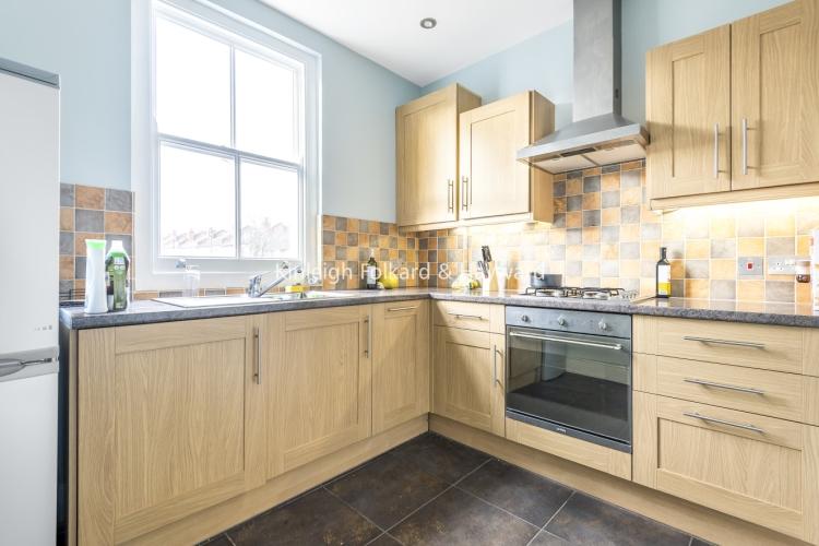 Ewhurst Road London SE4 2 bed apartment £1,750 pcm (£404 pw)