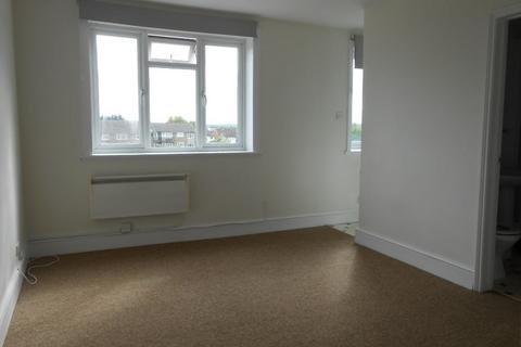 Studio to rent, Hook Road, Surbiton KT6 5AR
