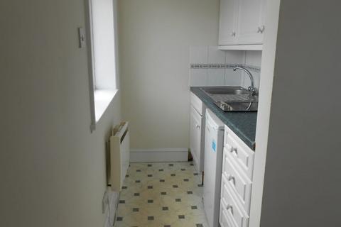 Studio to rent, Hook Road, Surbiton KT6 5AR