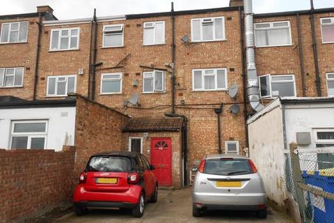 Studio to rent, Hook Road, Surbiton KT6 5AR