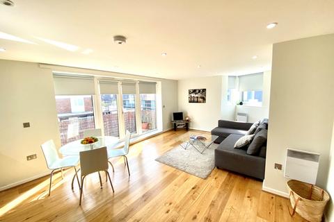 2 bedroom flat to rent, Flat 09 Signal House , 137 Great Suffolk Street, London