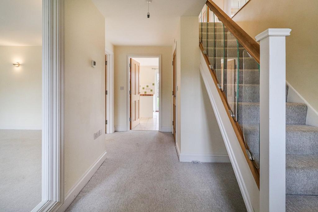 School Lane, Ufford 5 bed detached house £2,300 pcm (£531 pw)