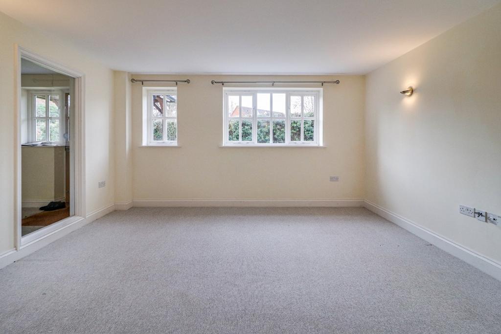 School Lane, Ufford 5 bed detached house £2,300 pcm (£531 pw)