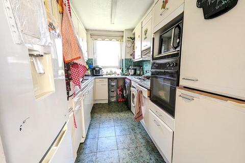 2 bedroom flat for sale, Impressive 2 Bed Flat  For Sale  Verulam Court  West Hendon  NW9