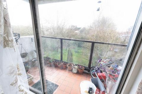2 bedroom flat for sale, Impressive 2 Bed Flat  For Sale  Verulam Court  West Hendon  NW9