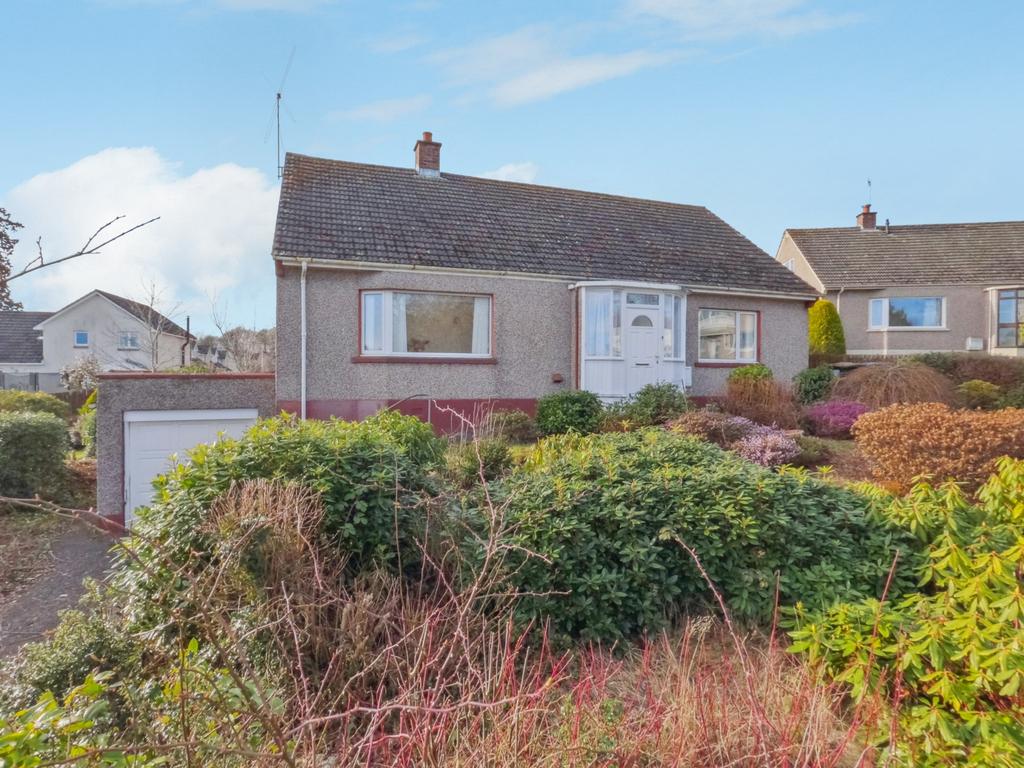 Cleeve Drive, Perth, Perthshire, PH1 1HH 4 bed detached house £245,000