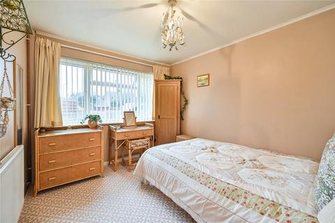 2 bedroom bungalow for sale - Tabret Close, Kennington, Ashford, Kent, TN24