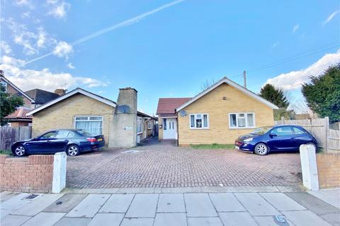 6 bedroom bungalow for sale - Wills Crescent, Whitton, Hounslow, TW3