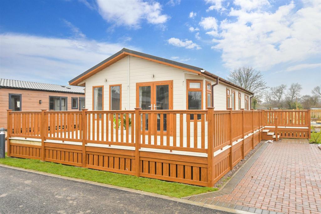 Hambrook Park, Broad Road, Hambrook, Chichester, West Sussex 2 bed park