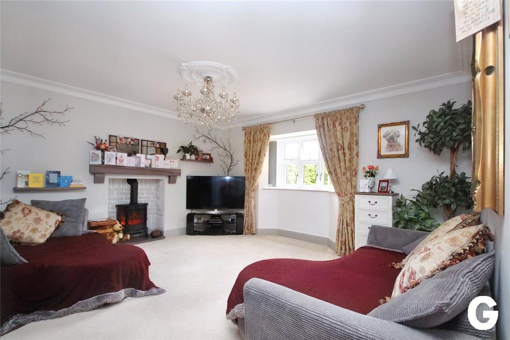6 Linbrook Court, Ringwood, Hampshire, BH24 4 bed detached house £795,000