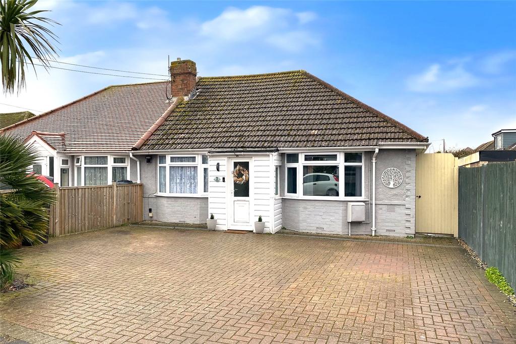 Clarence Avenue, Wick, Littlehampton, West Sussex 4 bed bungalow for