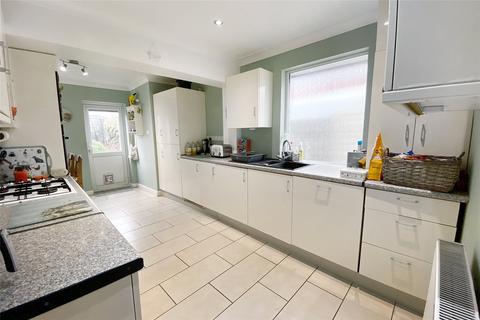 4 bedroom bungalow for sale, Clarence Avenue, Littlehampton, West Sussex