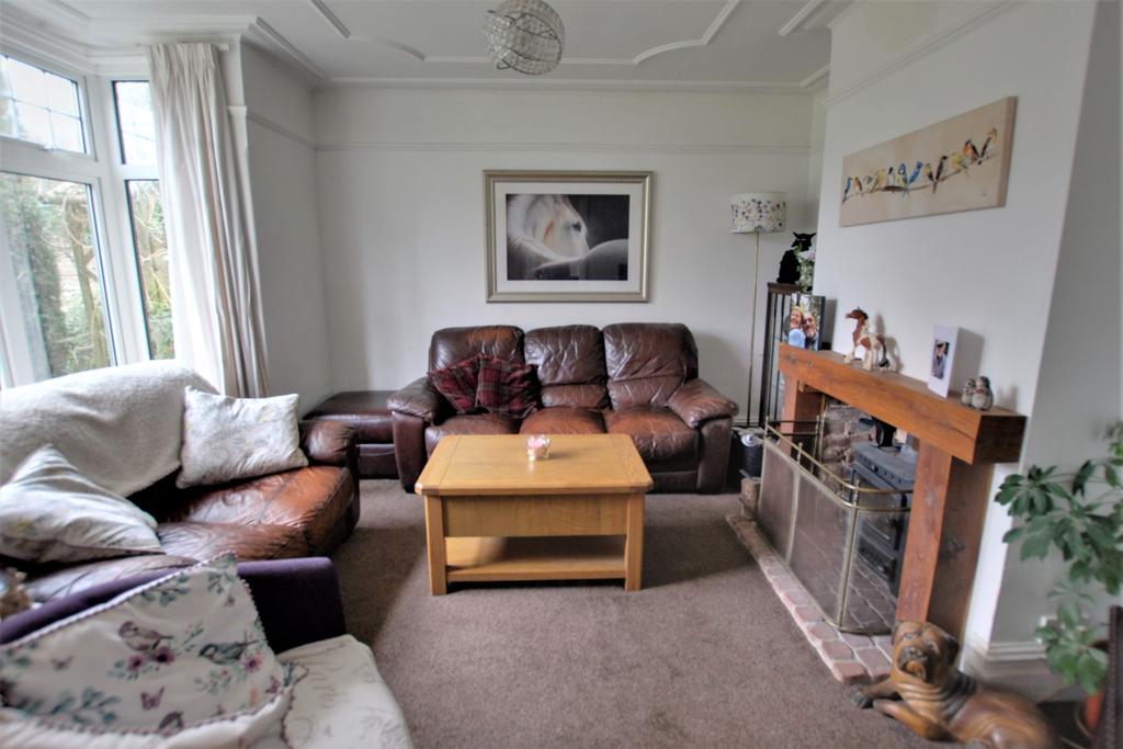 ROWLANDS CASTLE ROAD, HORNDEAN 2 bed detached bungalow £270,000