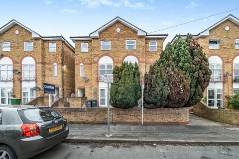 51a East Road, Kingston Upon Thames, KT2 6EJ