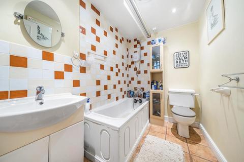 51a East Road, Kingston Upon Thames, KT2 6EJ