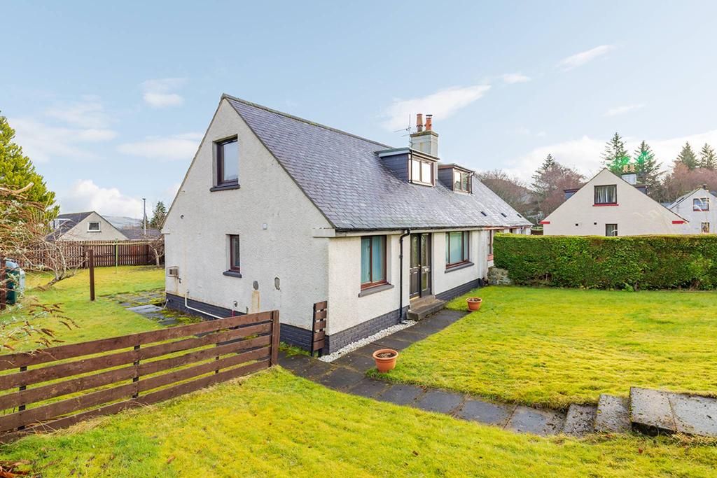 17 Kinellan Drive, Strathpeffer, IV14... 3 bed semi-detached house - £ ...