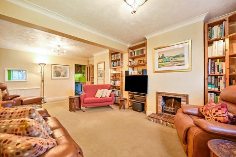 4 bedroom semi-detached house for sale - Canterbury Road, Brabourne Lees TN25