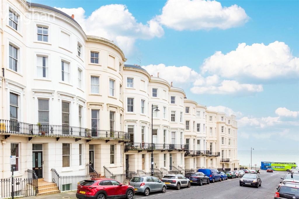 Eaton Place, Brighton, East Sussex, BN2 2 bed flat £1,650 pcm (£381 pw)