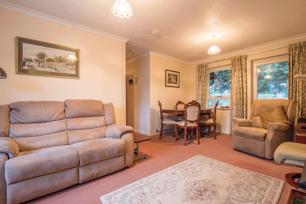 Sitting/dining room